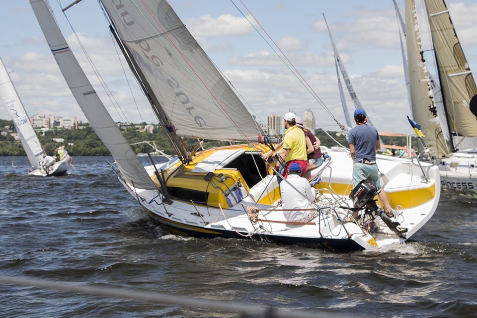 Ветер в парусах: в Днепре прошла регата "День журналиста" 14