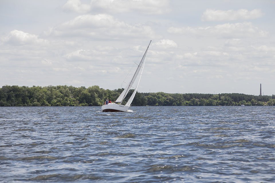 Ветер в парусах: в Днепре прошла регата "День журналиста" 18