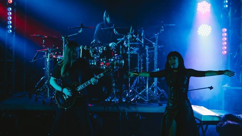 Концерт зажигательных The Hardkiss в Днепре: как это было 11