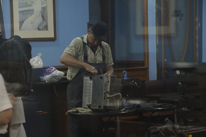 Прощай фаст-фуд: в Днепре временно закрыли McDonald’s в здании ЦУМа 2