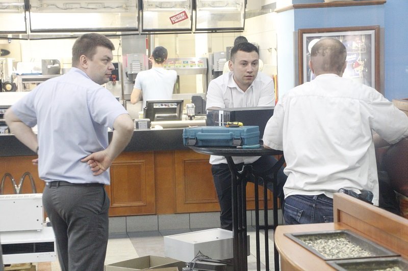 Прощай фаст-фуд: в Днепре временно закрыли McDonald’s в здании ЦУМа 3