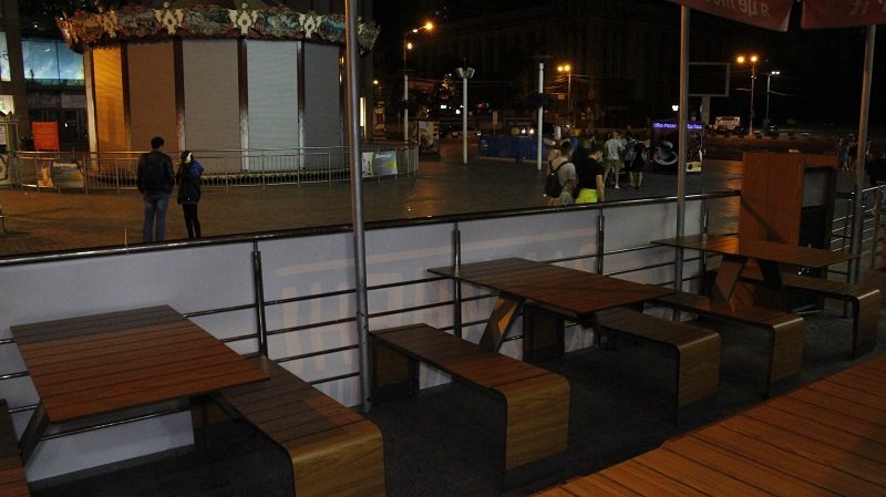 Прощай фаст-фуд: в Днепре временно закрыли McDonald’s в здании ЦУМа 8