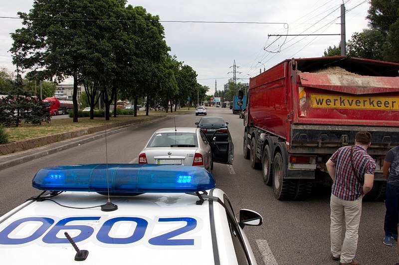 ДТП на Набережной Заводской: столкнулись грузовик DAF и Skoda 1