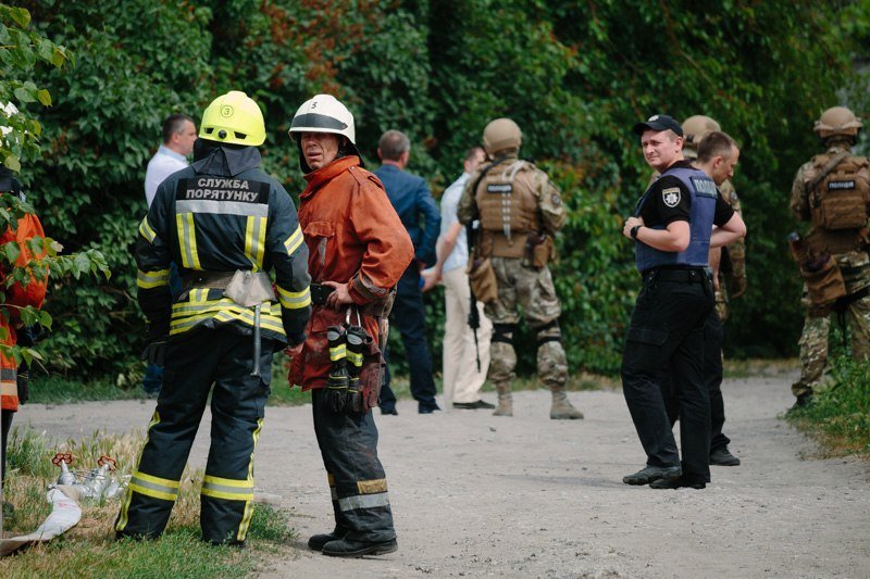 Полиция, спецназ и спасатели: в Днепре мужчина с гранатой устроил разборки с бывшей женой 3