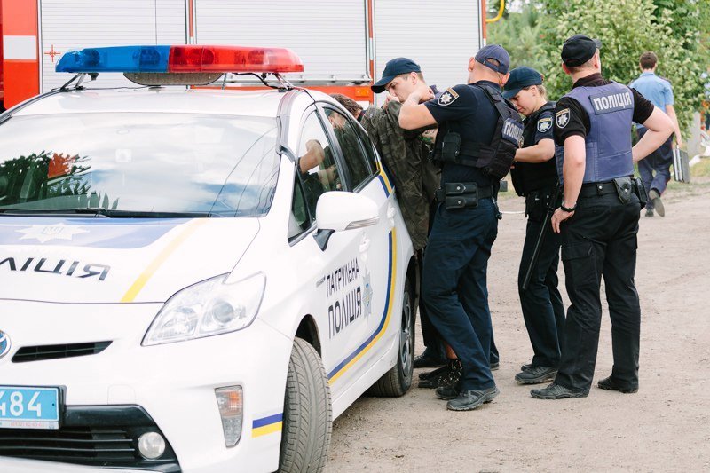 Полиция, спецназ и спасатели: в Днепре мужчина с гранатой устроил разборки с бывшей женой 7