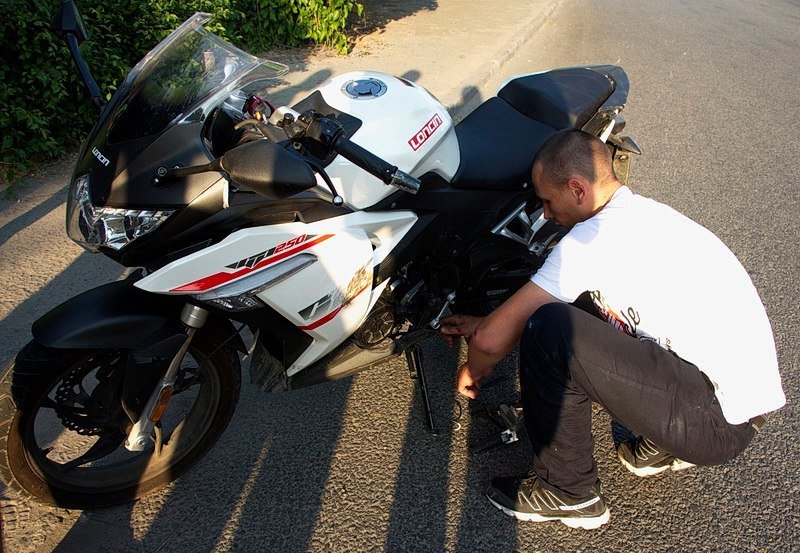 Вечернее ДТП на Осенней с участием мотоциклиста 8