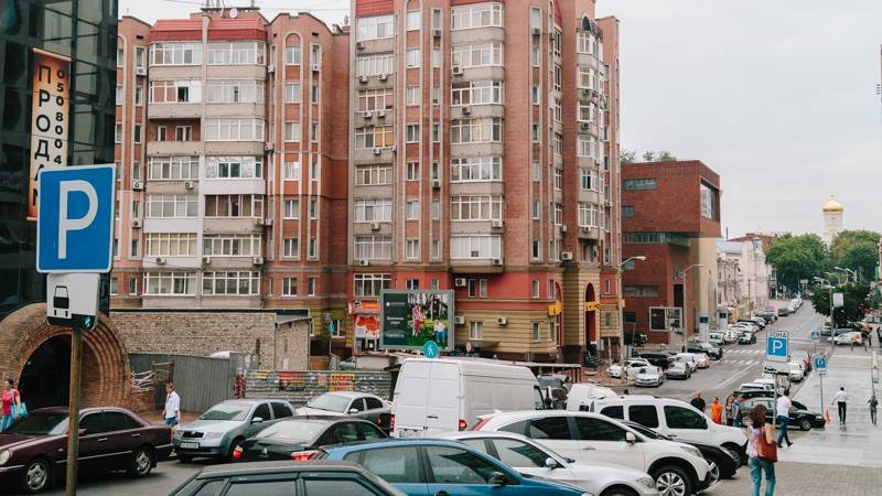 Недоброе утро: возле Екатеринославского бульвара Таврия въехала в Porcshe 4