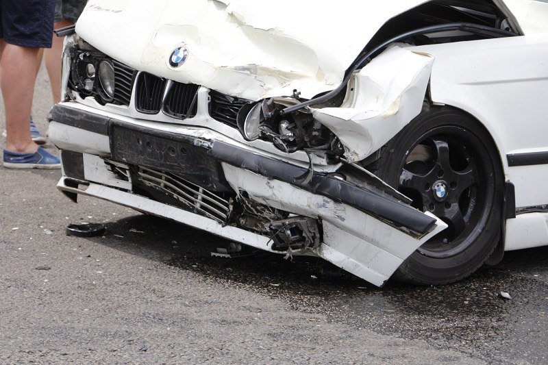 ДТП в центре Днепра: дорогу не поделили микроавтобус Mercedes и BMW 5