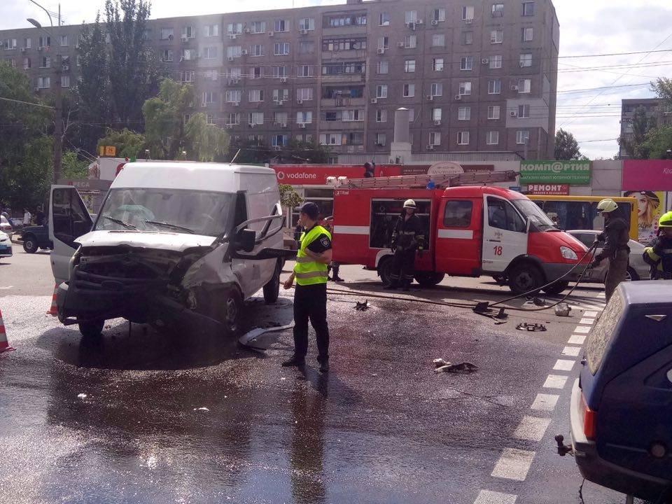 Серьезное ДТП на Слобожанском проспекте: есть пострадавшие 1