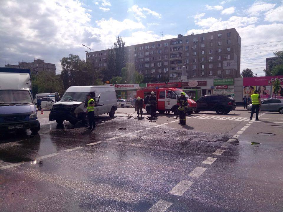 Серьезное ДТП на Слобожанском проспекте: есть пострадавшие 2