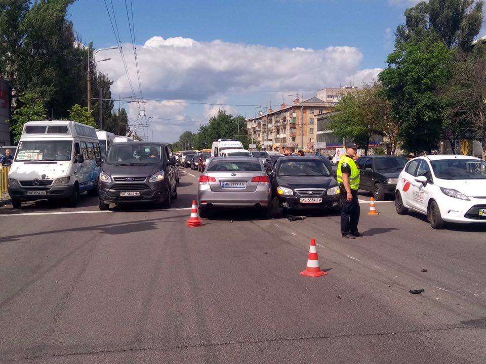 Серьезное ДТП на Слобожанском проспекте: есть пострадавшие 3