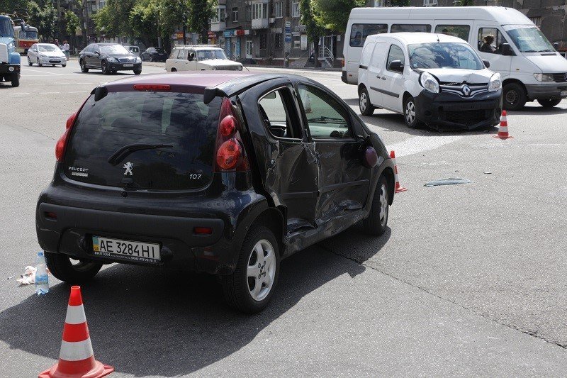 ДТП на проспекте Хмельницкого возле Melrose: пострадал ребенок 4