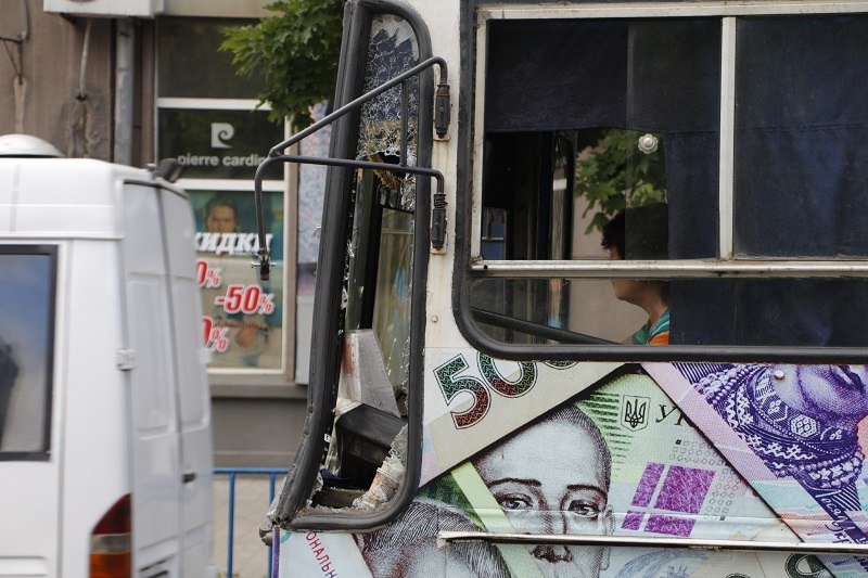 На проспекте Поля троллейбус въехал в маршрутку 4