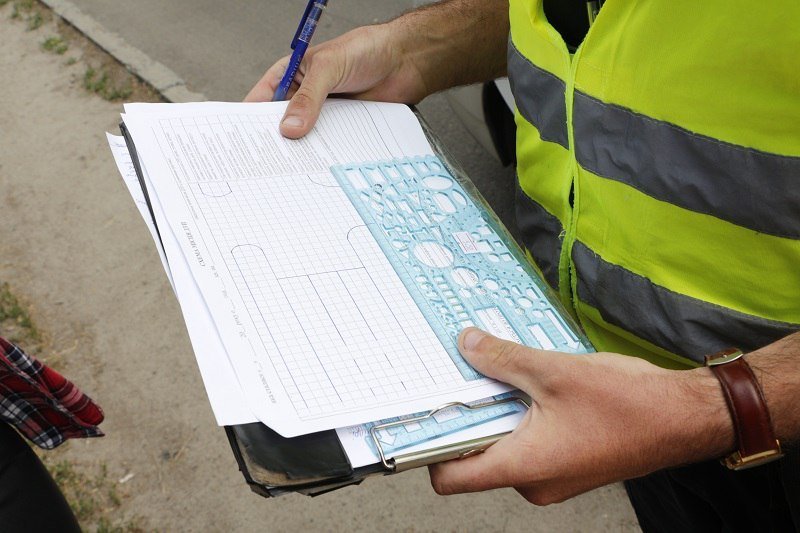 На проспекте Поля троллейбус въехал в маршрутку 8