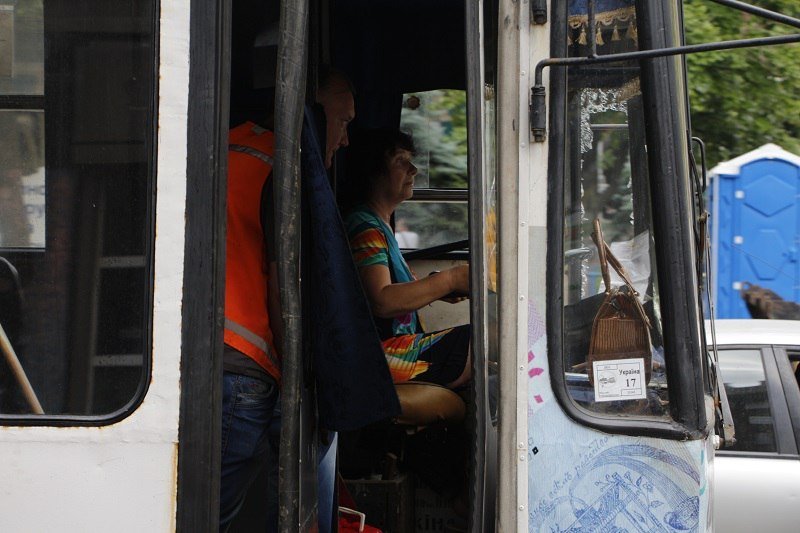 На проспекте Поля троллейбус въехал в маршрутку 10