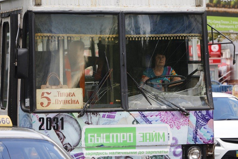 На проспекте Поля троллейбус въехал в маршрутку 11