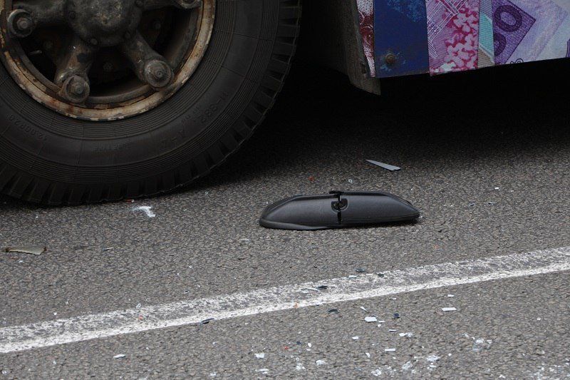 На проспекте Поля троллейбус въехал в маршрутку 12