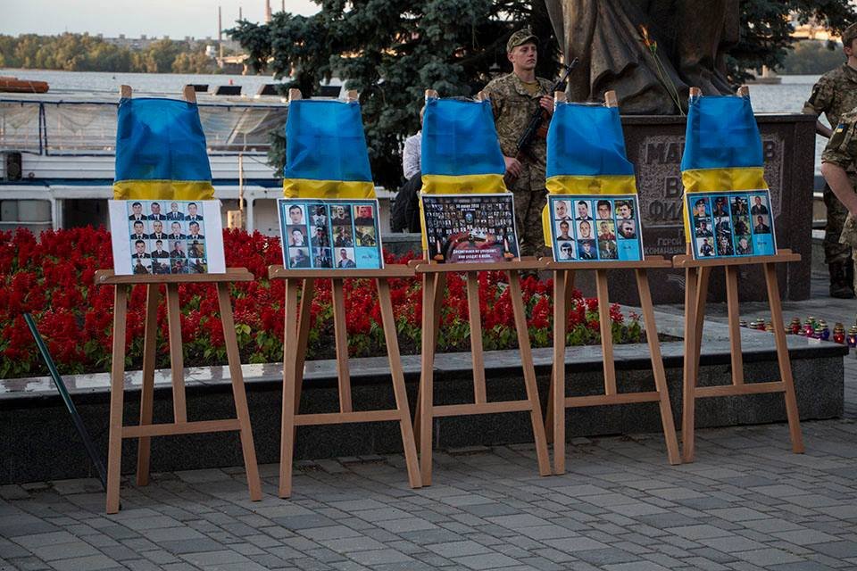 Десантники не умирают, они уходят в небо: в Днепре почтили память погибших воинов Украины 1