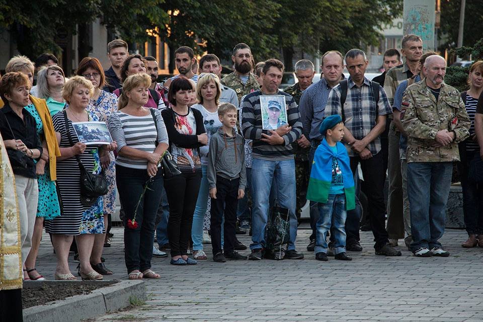 Десантники не умирают, они уходят в небо: в Днепре почтили память погибших воинов Украины 6