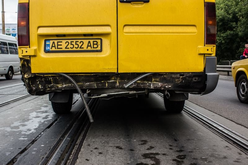 ДТП на Старом мосту: столкнулись Lanos и маршрутка 9