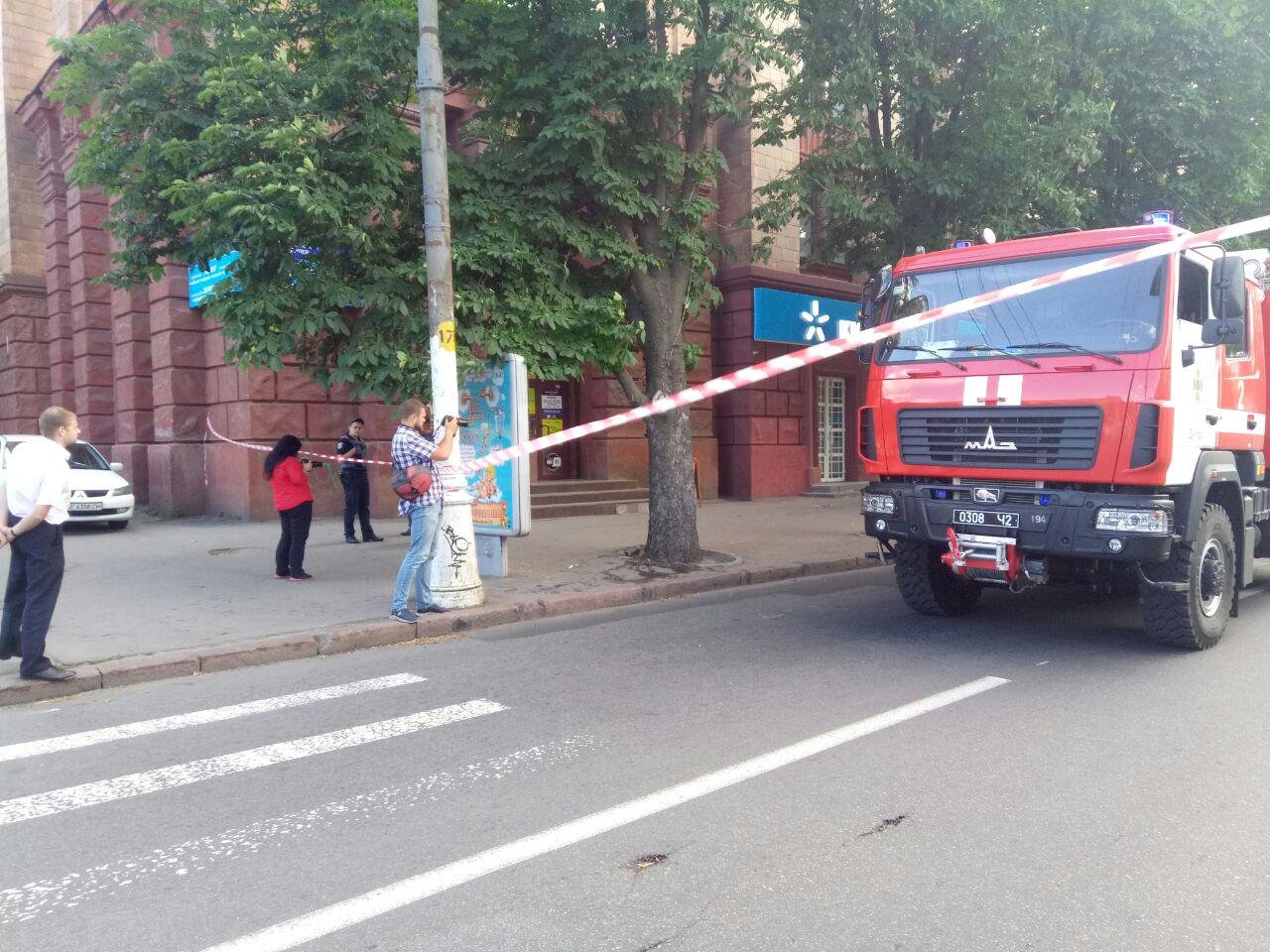 В центре Днепра заминировали суд: полиция перекрыла движение 3