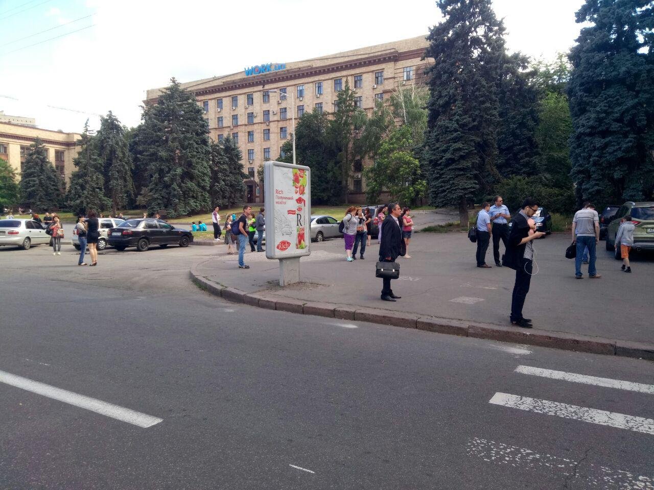 В центре Днепра заминировали суд: полиция перекрыла движение 4