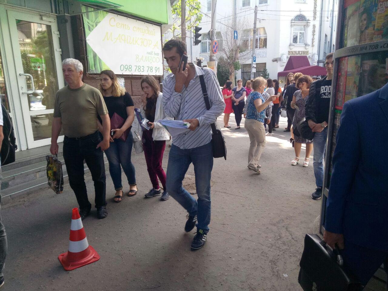 В центре Днепра заминировали суд: полиция перекрыла движение 5