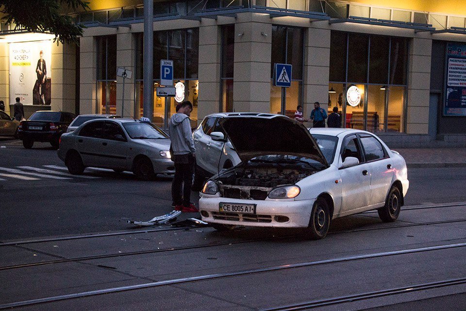ДТП на Чернышевского: столкнулись Nissan и Daewoo 1
