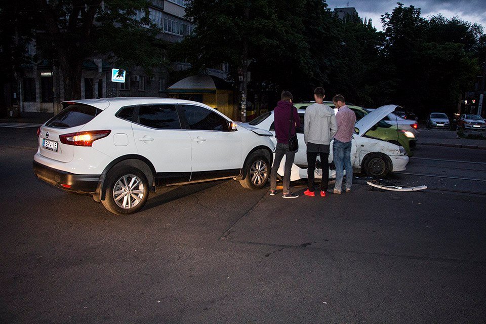 ДТП на Чернышевского: столкнулись Nissan и Daewoo 2