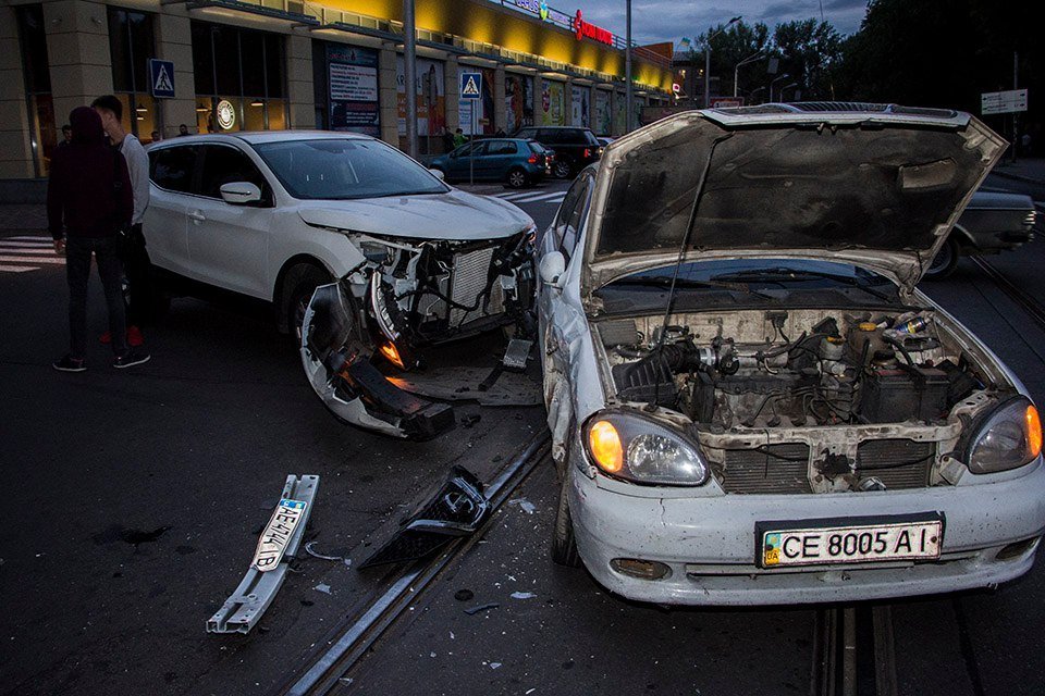 ДТП на Чернышевского: столкнулись Nissan и Daewoo 3