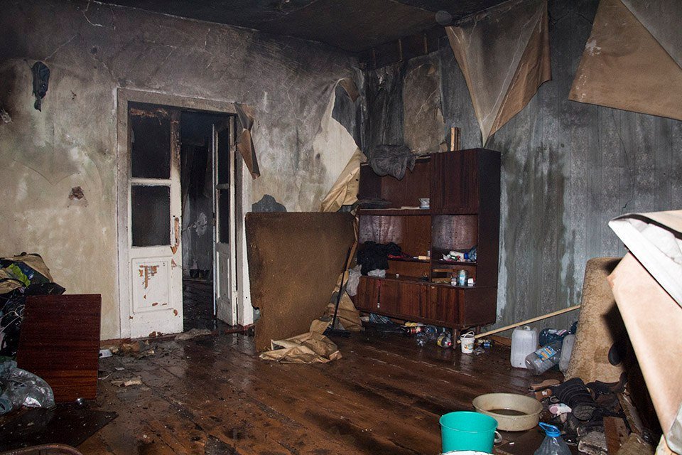 Пожар в центре Днепра: на Шмидта горело заброшенное здание 7