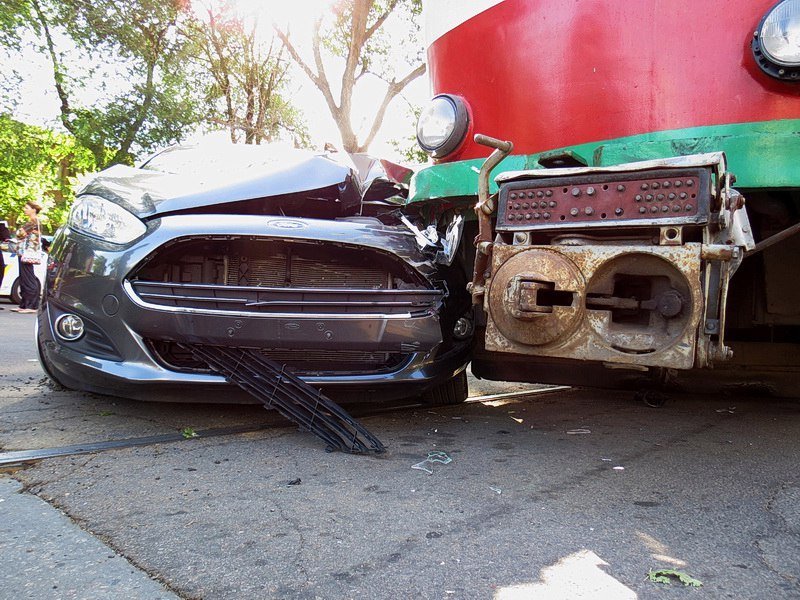 ДТП на Святослава Храброго: столкнулись Ford и трамвай 5