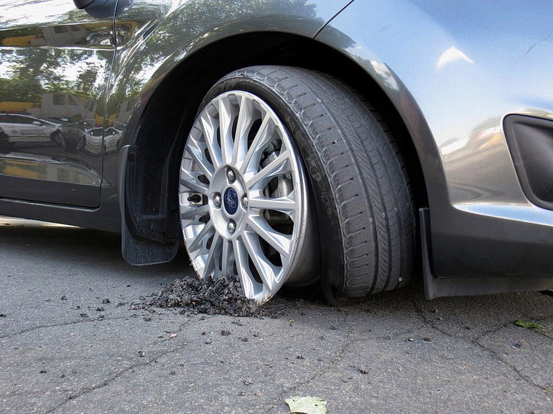 ДТП на Святослава Храброго: столкнулись Ford и трамвай 6