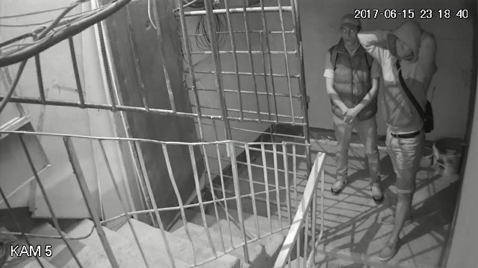 На Набережной Победы парни обокрали подъезд и прославились на весь Днепр 6
