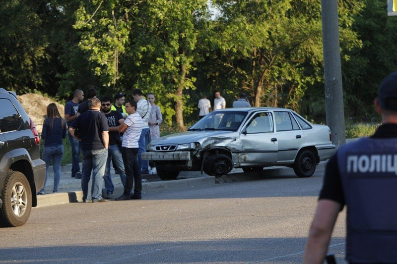ДТП на Набережной Победы: столкнулись Honda и Daewoo Nexia 1