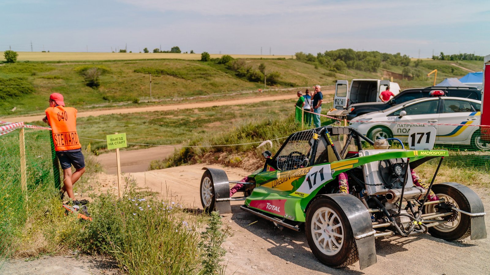 Рев моторов, бешеная скорость и адреналин: под Днепром состоялся Чемпионат по автокроссу 1