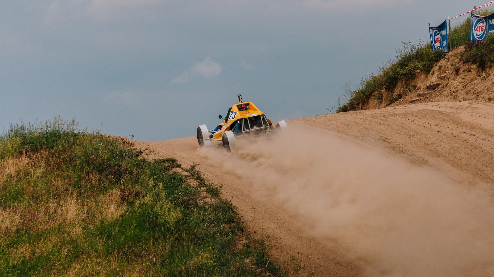 Рев моторов, бешеная скорость и адреналин: под Днепром состоялся Чемпионат по автокроссу 4