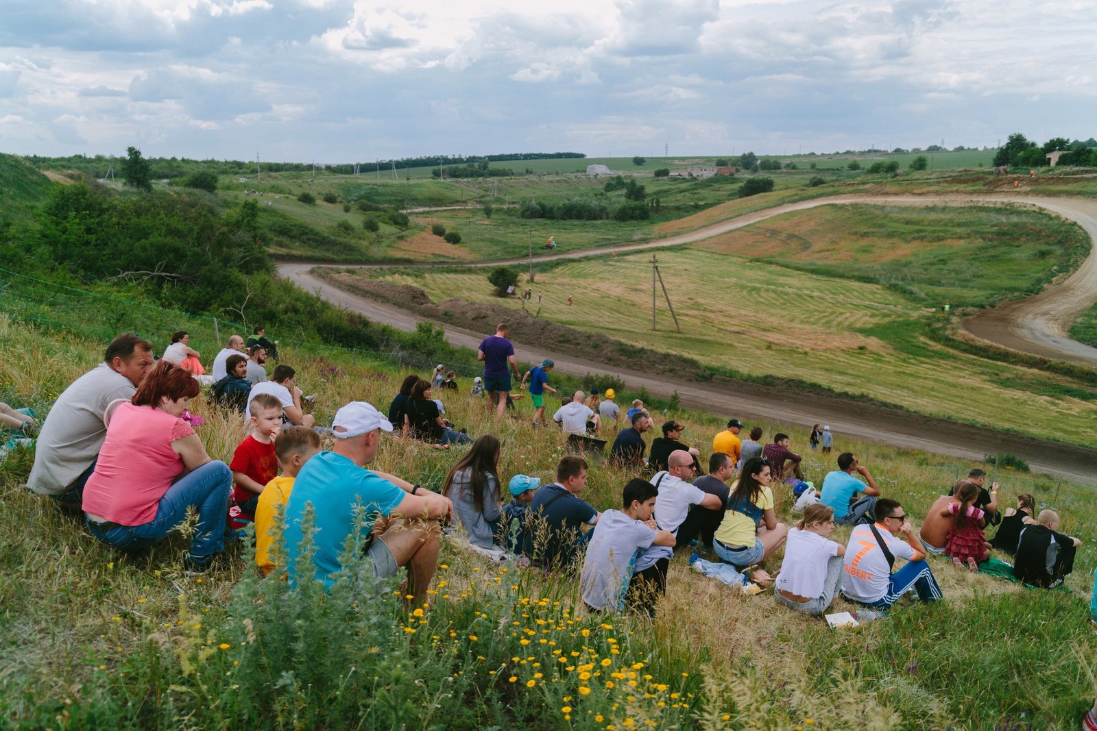 Рев моторов, бешеная скорость и адреналин: под Днепром состоялся Чемпионат по автокроссу 6