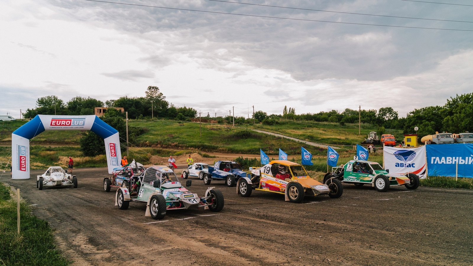 Рев моторов, бешеная скорость и адреналин: под Днепром состоялся Чемпионат по автокроссу 7