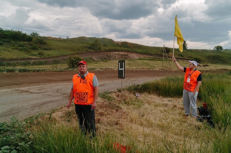 Рев моторов, бешеная скорость и адреналин: под Днепром состоялся Чемпионат по автокроссу 8