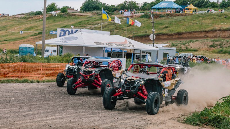 Рев моторов, бешеная скорость и адреналин: под Днепром состоялся Чемпионат по автокроссу 9