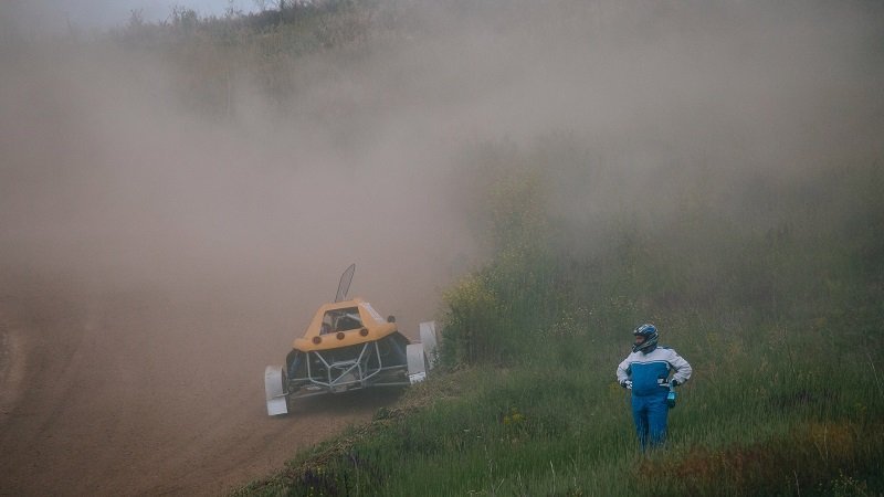 Рев моторов, бешеная скорость и адреналин: под Днепром состоялся Чемпионат по автокроссу 11