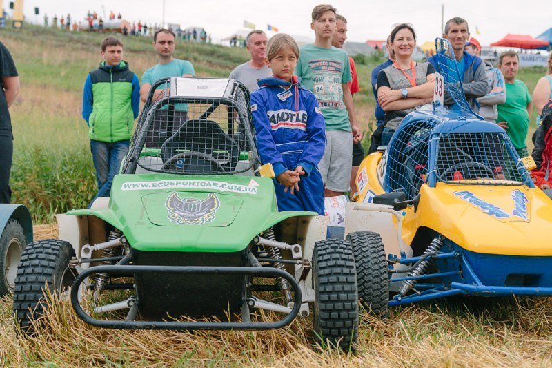 Рев моторов, бешеная скорость и адреналин: под Днепром состоялся Чемпионат по автокроссу 12