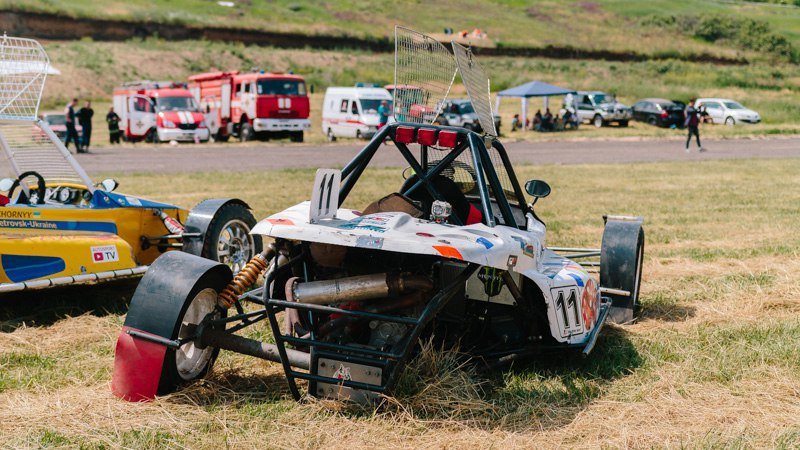 Рев моторов, бешеная скорость и адреналин: под Днепром состоялся Чемпионат по автокроссу 15