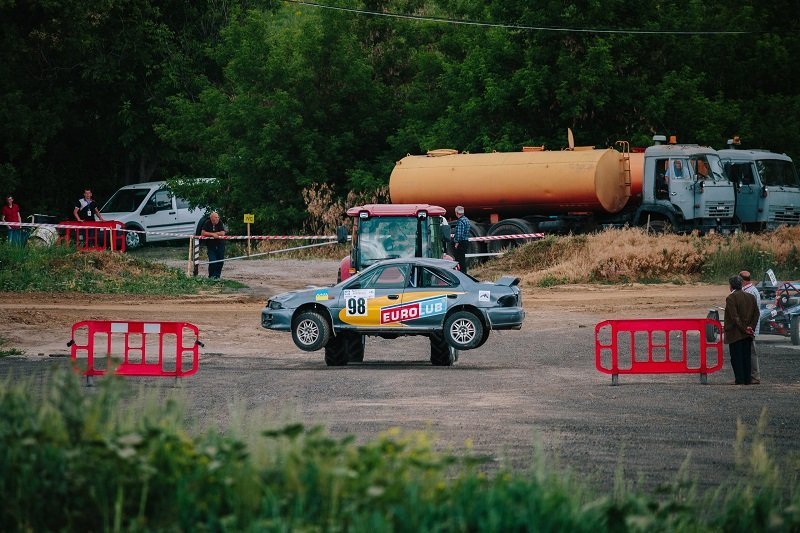 Рев моторов, бешеная скорость и адреналин: под Днепром состоялся Чемпионат по автокроссу 16