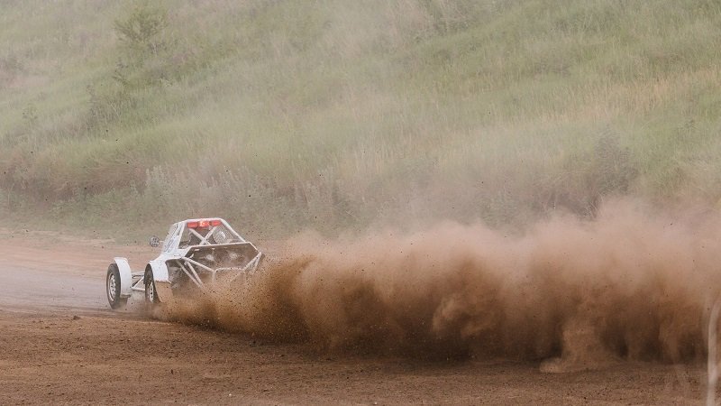 Рев моторов, бешеная скорость и адреналин: под Днепром состоялся Чемпионат по автокроссу 21