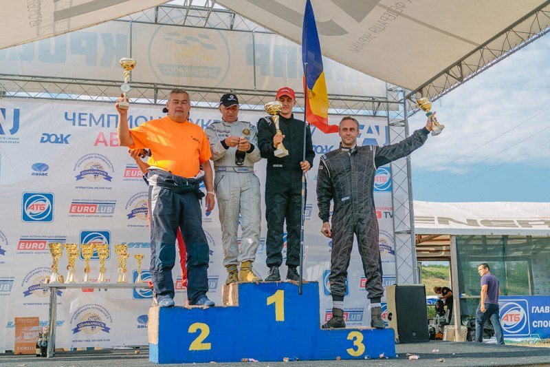 Рев моторов, бешеная скорость и адреналин: под Днепром состоялся Чемпионат по автокроссу 24