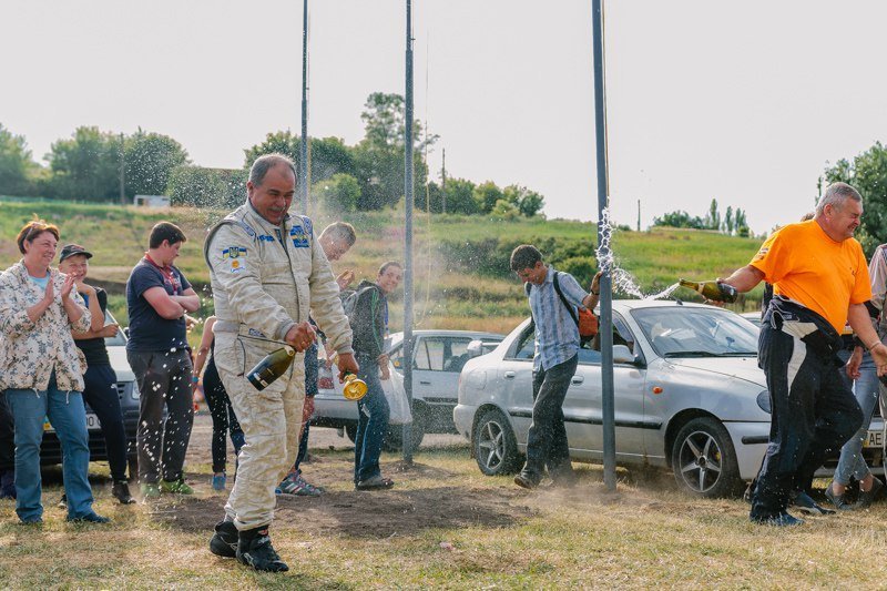 Рев моторов, бешеная скорость и адреналин: под Днепром состоялся Чемпионат по автокроссу 25