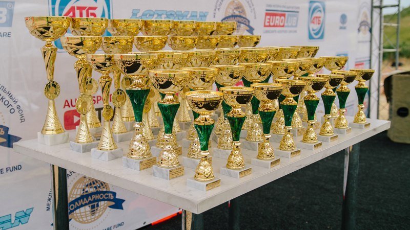 Рев моторов, бешеная скорость и адреналин: под Днепром состоялся Чемпионат по автокроссу 26