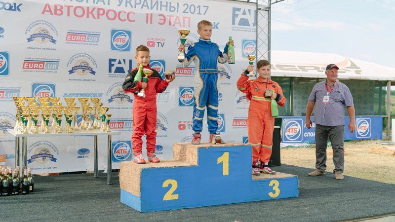 Рев моторов, бешеная скорость и адреналин: под Днепром состоялся Чемпионат по автокроссу 27